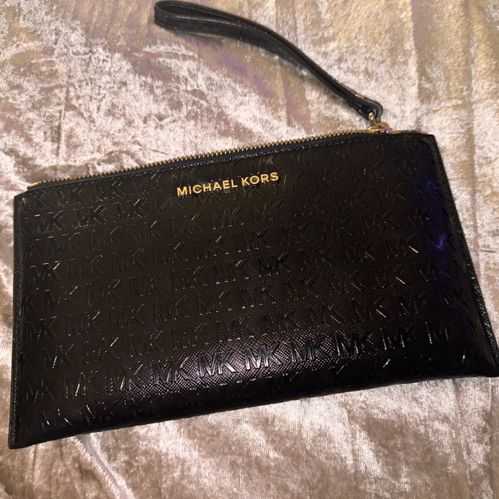Black leather Michael kors wristlet